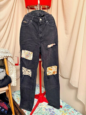 Calvin Klein Jeans Mid-Rise Slim Fit Floral Patch Denim Jeans Size 6